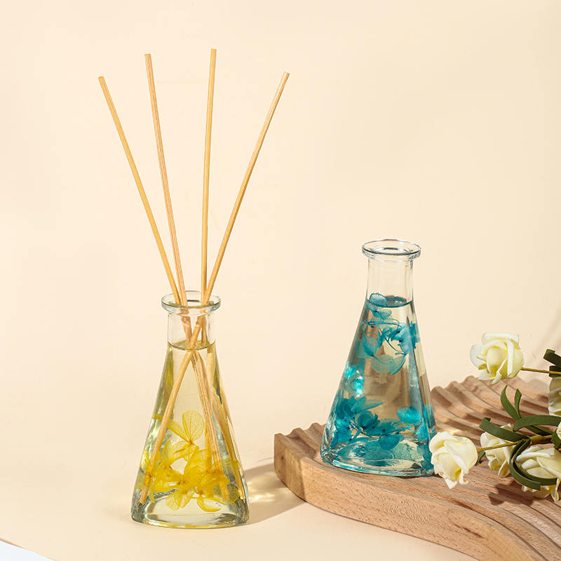 Szőlő szárított virág háromszög alakú palack tűzmentes beltéri aromaterápiás náddiffúzor Szőlő szárított virág háromszög alakú palack tűzmentes beltéri aromaterápiás náddiffúzor