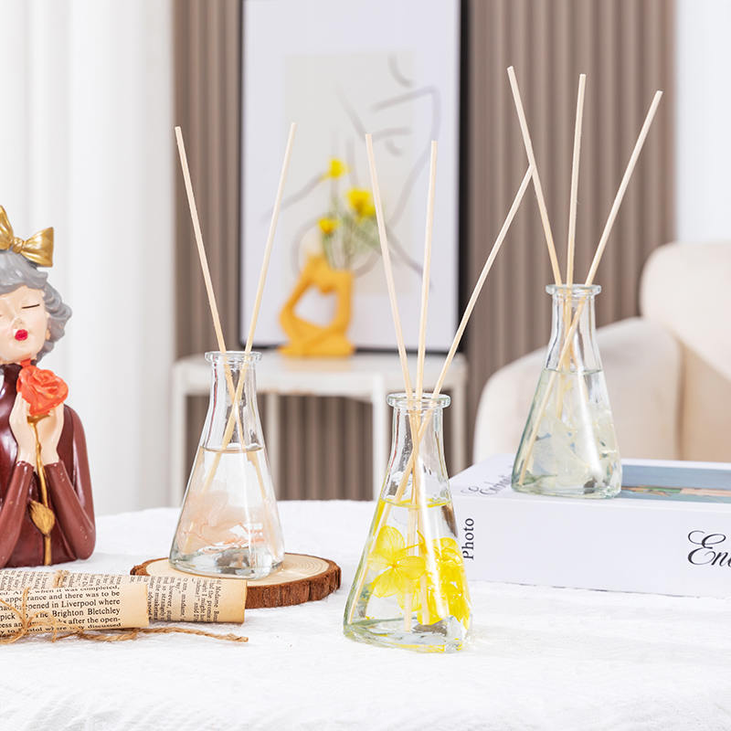 Szőlő szárított virág háromszög alakú palack tűzmentes beltéri aromaterápiás náddiffúzor Szőlő szárított virág háromszög alakú palack tűzmentes beltéri aromaterápiás náddiffúzor