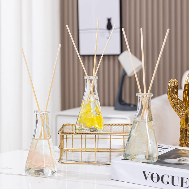 Szőlő szárított virág háromszög alakú palack tűzmentes beltéri aromaterápiás náddiffúzor Szőlő szárított virág háromszög alakú palack tűzmentes beltéri aromaterápiás náddiffúzor