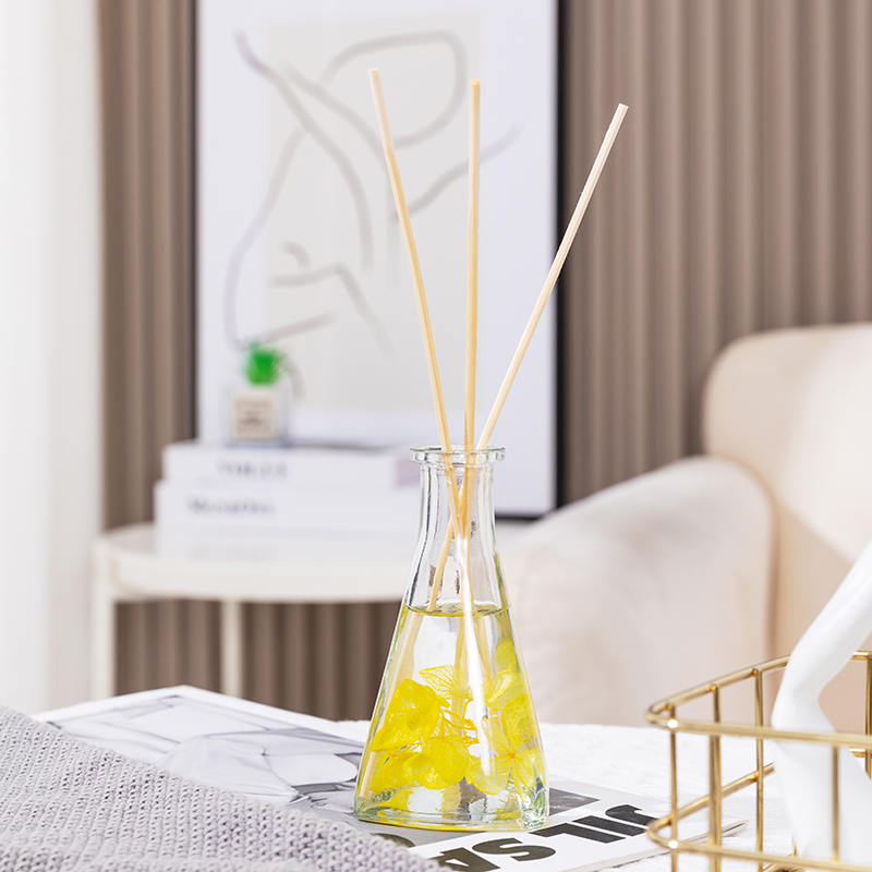 Szőlő szárított virág háromszög alakú palack tűzmentes beltéri aromaterápiás náddiffúzor Szőlő szárított virág háromszög alakú palack tűzmentes beltéri aromaterápiás náddiffúzor