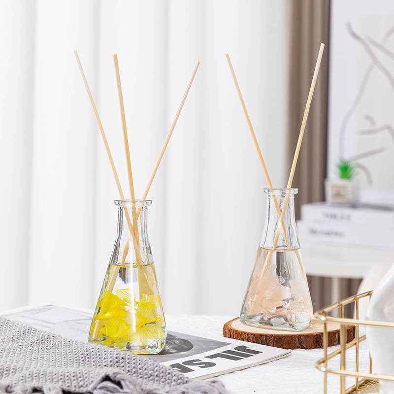 Szőlő szárított virág háromszög alakú palack tűzmentes beltéri aromaterápiás náddiffúzor Szőlő szárított virág háromszög alakú palack tűzmentes beltéri aromaterápiás náddiffúzor