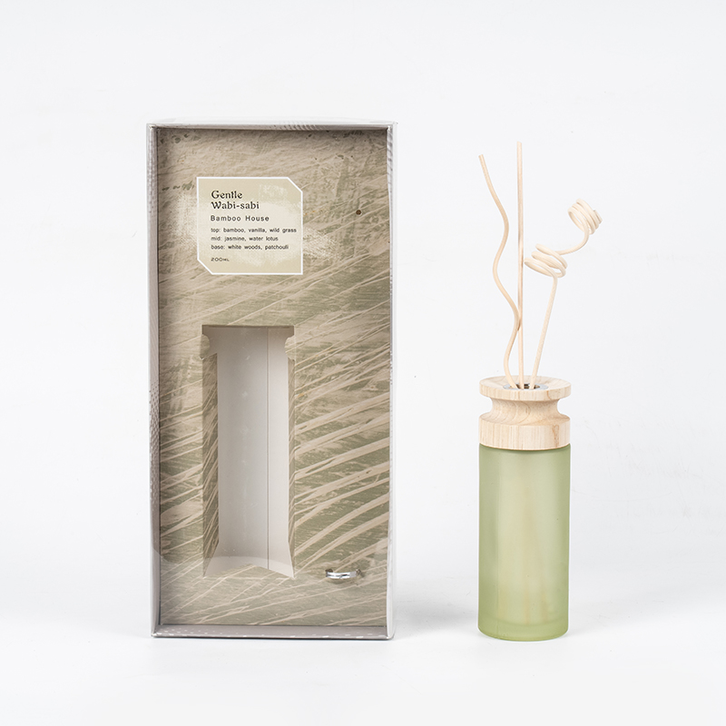 Kiváló minőségű hengeres üveg lombik prémium náddiffúzor fa bot-aroma diffúzor eladóval